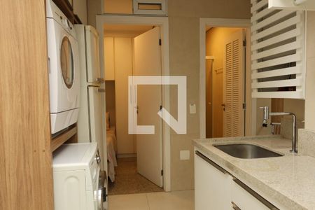 Casa à venda com 296m², 4 quartos e 3 vagasLavanderia