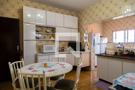 Casa à venda com 226m², 3 quartos e 2 vagasCozinha