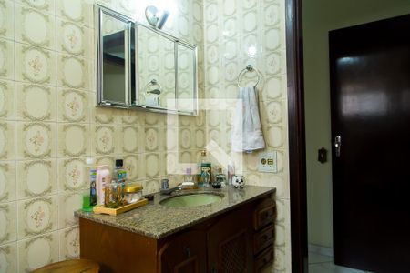 Casa à venda com 226m², 3 quartos e 2 vagasBanheiro da Suíte