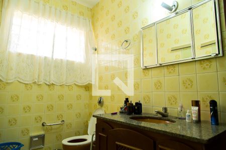 Casa à venda com 226m², 3 quartos e 2 vagasBanheiro Social