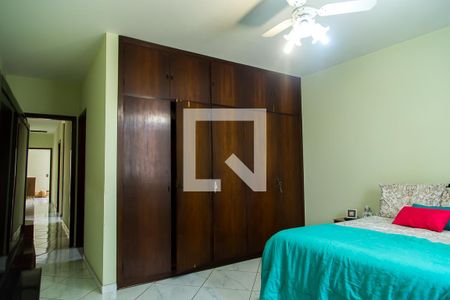 Casa à venda com 226m², 3 quartos e 2 vagasSuíte