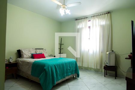 Casa à venda com 226m², 3 quartos e 2 vagasSuíte