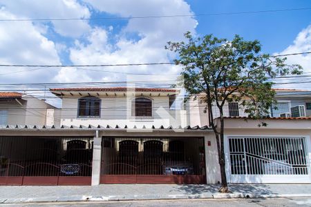 Casa à venda com 226m², 3 quartos e 2 vagasFachada