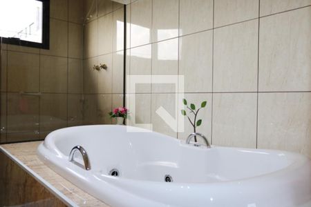 Casa à venda com 250m², 3 quartos e 6 vagasBanheiro da Suíte