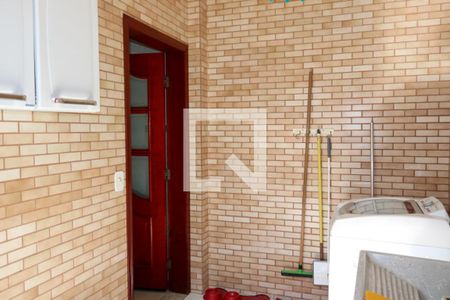 Casa à venda com 250m², 3 quartos e 6 vagasÁrea de Serviço