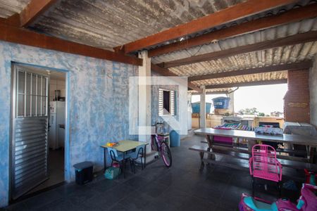 Casa à venda com 150m², 4 quartos e 1 vaga Casa à venda com 150m², 4 quartos e 1 vagavaranda