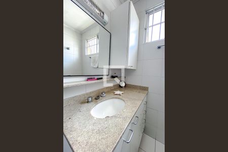 Casa à venda com 186m², 4 quartos e 2 vagasBanheiro da Suíte 2