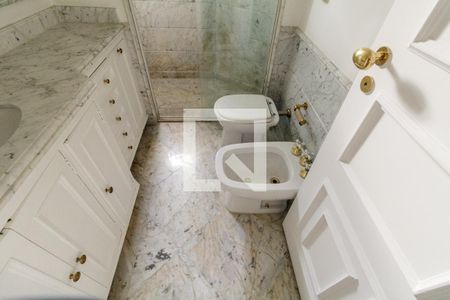 Apartamento à venda com 241m², 3 quartos e 3 vagasBanheiro 2 - Suíte