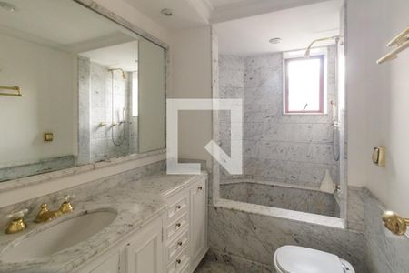Apartamento à venda com 241m², 3 quartos e 3 vagasBanheiro 3 - Suíte