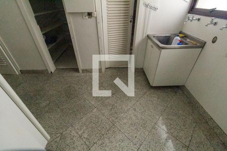 Apartamento à venda com 241m², 3 quartos e 3 vagasLavanderia