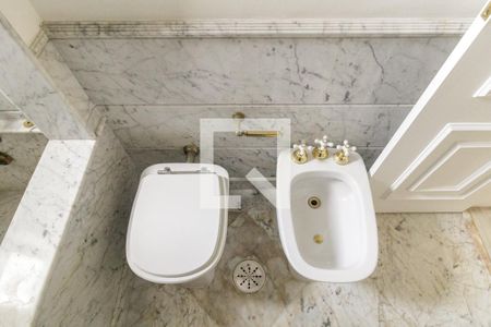 Apartamento à venda com 241m², 3 quartos e 3 vagasBanheiro 3 - Suíte