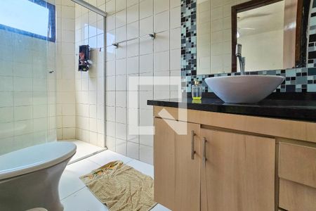Apartamento para alugar com 100m², 3 quartos e 1 vaga Apartamento para alugar com 100m², 3 quartos e 1 vagaBanheiro da Suíte 2