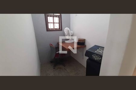 Casa à venda com 300m², 3 quartos e 4 vagas Casa à venda com 300m², 3 quartos e 4 vagasEscritorio