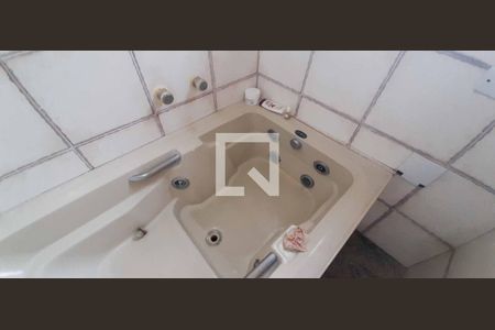 Casa à venda com 300m², 3 quartos e 4 vagas Casa à venda com 300m², 3 quartos e 4 vagasBanheiro