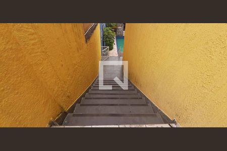 Casa à venda com 300m², 3 quartos e 4 vagas Casa à venda com 300m², 3 quartos e 4 vagasEscadas