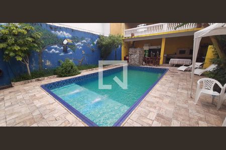 Casa à venda com 300m², 3 quartos e 4 vagas Casa à venda com 300m², 3 quartos e 4 vagasPiscina