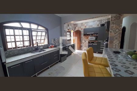 Casa à venda com 300m², 3 quartos e 4 vagas Casa à venda com 300m², 3 quartos e 4 vagasCozinha