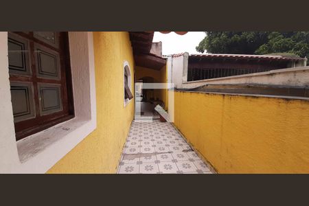 Casa à venda com 300m², 3 quartos e 4 vagas Casa à venda com 300m², 3 quartos e 4 vagasEscadas