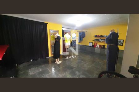 Casa à venda com 300m², 3 quartos e 4 vagas Casa à venda com 300m², 3 quartos e 4 vagasSalão de Festa