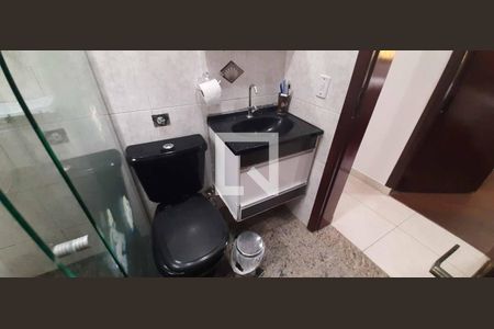 Casa à venda com 300m², 3 quartos e 4 vagas Casa à venda com 300m², 3 quartos e 4 vagasBanheiro Social