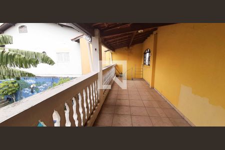 Casa à venda com 300m², 3 quartos e 4 vagas Casa à venda com 300m², 3 quartos e 4 vagasSacada