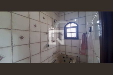 Casa à venda com 300m², 3 quartos e 4 vagas Casa à venda com 300m², 3 quartos e 4 vagasBanheiro