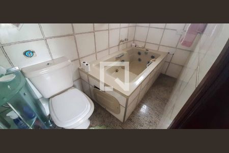 Casa à venda com 300m², 3 quartos e 4 vagas Casa à venda com 300m², 3 quartos e 4 vagasBanheiro da Suíte