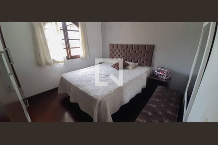 Casa à venda com 300m², 3 quartos e 4 vagas Casa à venda com 300m², 3 quartos e 4 vagasQuarto 2