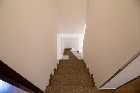 Escada de casa para alugar com 3 quartos, 130m² em Brooklin, São Paulo