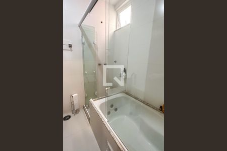 Apartamento à venda com 180m², 3 quartos e 1 vagaBanheiro de suíte 02
