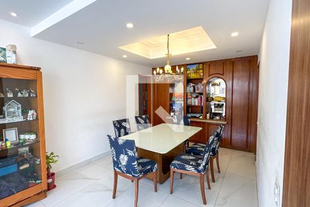 Apartamento à venda com 180m², 3 quartos e 1 vagaSala