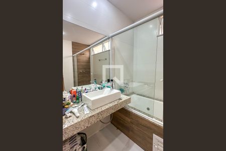 Apartamento à venda com 180m², 3 quartos e 1 vagaBanheiro de suíte 01