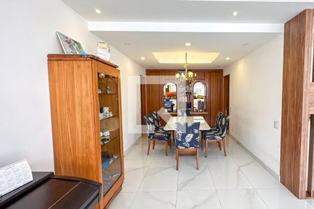 Apartamento à venda com 180m², 3 quartos e 1 vagaSala