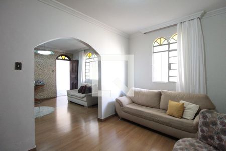 Sala de TV de casa à venda com 3 quartos, 140m² em Alípio de Melo, Belo Horizonte