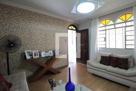 Sala de casa à venda com 3 quartos, 140m² em Alípio de Melo, Belo Horizonte
