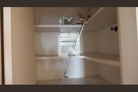 Apartamento para alugar com 230m², 5 quartos e 4 vagasCloset