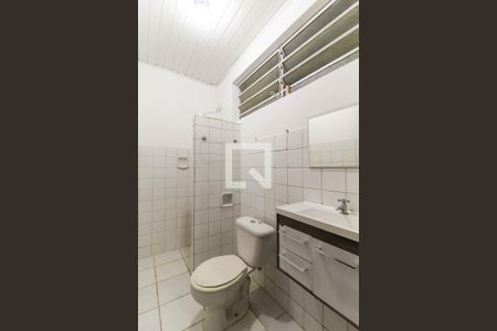Banheiro de kitnet/studio para alugar com 1 quarto, 25m² em Vila Bertioga, São Paulo