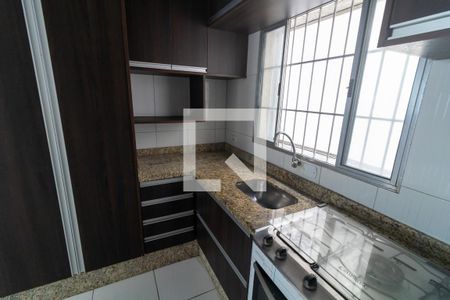 Sala/cozinha  de apartamento para alugar com 2 quartos, 60m² em Vila Monte Belo, Itaquaquecetuba