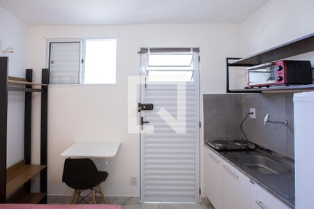 Cozinha de kitnet/studio para alugar com 1 quarto, 15m² em Barra Funda, São Paulo