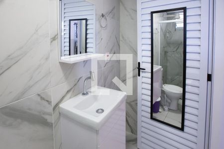 Banheiro de kitnet/studio para alugar com 1 quarto, 15m² em Barra Funda, São Paulo