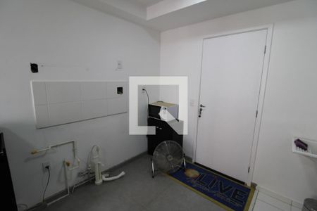 Sala / Cozinha / Área de Serviço de apartamento para alugar com 1 quarto, 29m² em Parque Vitória, São Paulo