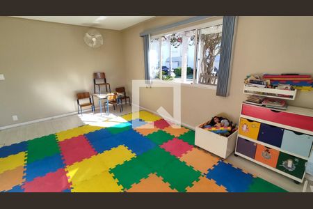 Casa de condomínio à venda com 83m², 3 quartos e 2 vagas Casa de condomínio à venda com 83m², 3 quartos e 2 vagasÁrea Comum - Brinquedoteca