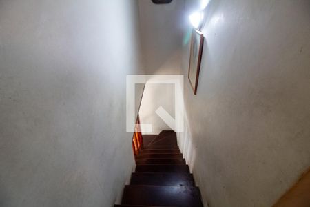 Escadas de casa para alugar com 2 quartos, 100m² em Vila Cordeiro, São Paulo