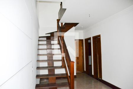 Sala de casa à venda com 6 quartos, 229m² em Santa Maria, Santo André