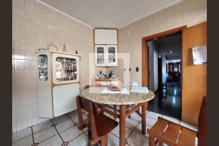 Casa para alugar com 437m², 2 quartos e 3 vagasCozinha