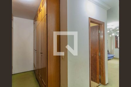 Casa à venda com 330m², 3 quartos e 4 vagas Casa à venda com 330m², 3 quartos e 4 vagasCorredor