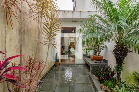 Casa à venda com 330m², 3 quartos e 4 vagas Casa à venda com 330m², 3 quartos e 4 vagasÁrea comum