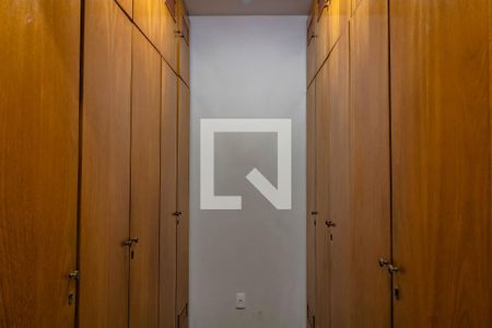 Casa à venda com 330m², 3 quartos e 4 vagas Casa à venda com 330m², 3 quartos e 4 vagasQuarto