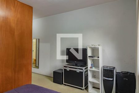 Casa à venda com 330m², 3 quartos e 4 vagas Casa à venda com 330m², 3 quartos e 4 vagasQuarto