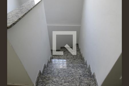 Escadas de casa para alugar com 3 quartos, 225m² em Conjunto Residencial Vista Verde, São Paulo